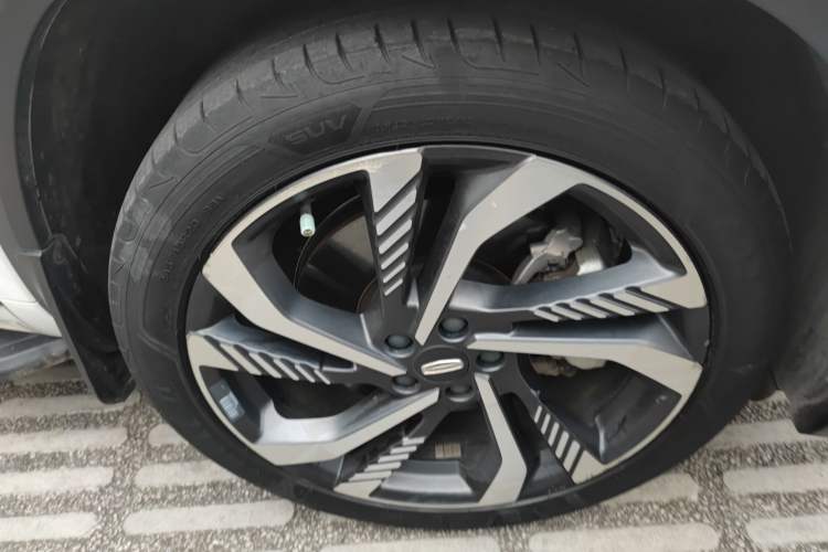 Used Geely Auto Monjaro L 2021 2.0TD High-Power Automatic All-Wheel-Drive Flagship Version Right Front Wheel Hub