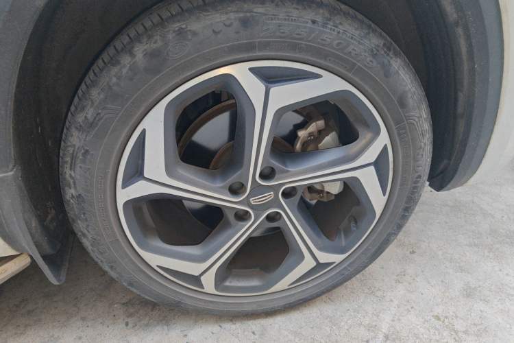 Used Geely Auto Monjaro L 2021 2.0TD DCT EVO Two-Wheel Drive Prestige Version Right Front Wheel Hub