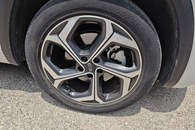 Used Geely Auto Monjaro L 2021 2.0TD DCT EVO Two-Wheel Drive Prestige Version Right Front Wheel Hub