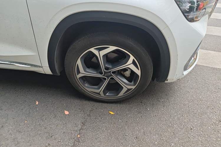 Used Geely Auto Monjaro L 2021 2.0TD DCT EVO Two-Wheel Drive Prestige Version Right Front Wheel Hub
