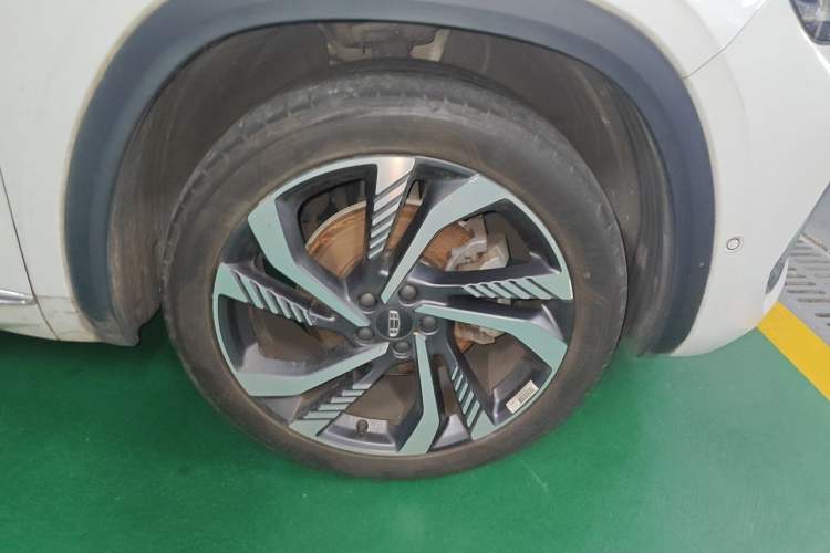 Used Geely Auto Monjaro L 2021 2.0TD DCT EVO Two-Wheel-Drive Flagship Version Right Front Wheel Hub