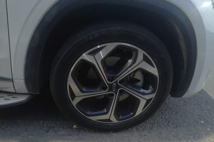 Used Geely Auto Monjaro L 2021 2.0TD DCT EVO Two-Wheel Drive Prestige Version Right Front Wheel Hub