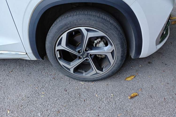 Used Geely Auto Monjaro L 2021 2.0TD DCT EVO Two-Wheel Drive Prestige Version Right Front Wheel Hub