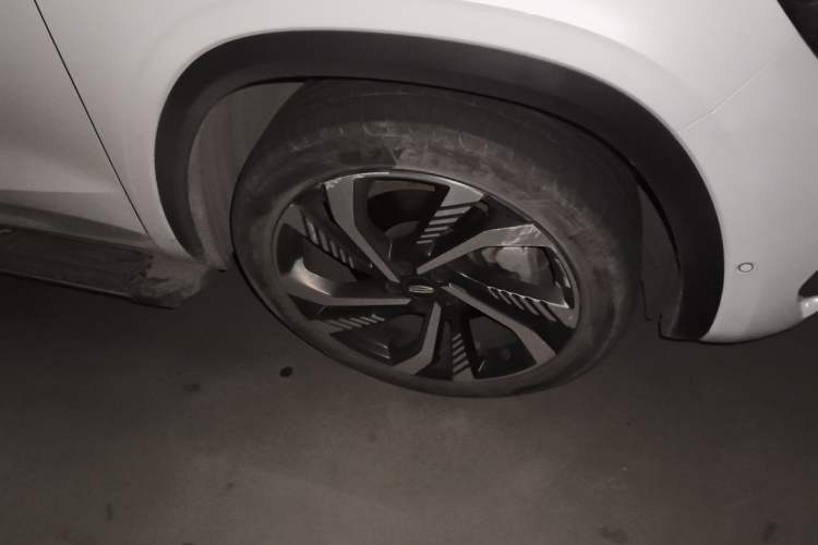 Used Geely Auto Monjaro L 2021 2.0TD High-Power Automatic All-Wheel-Drive Flagship Version Right Front Wheel Hub