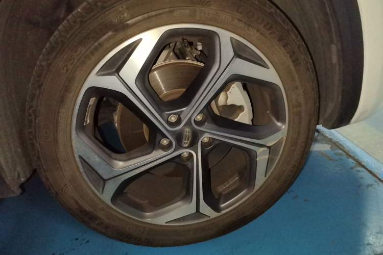 Used Geely Auto Monjaro L 2021 2.0TD DCT EVO Two-Wheel Drive Prestige Version Right Front Wheel Hub