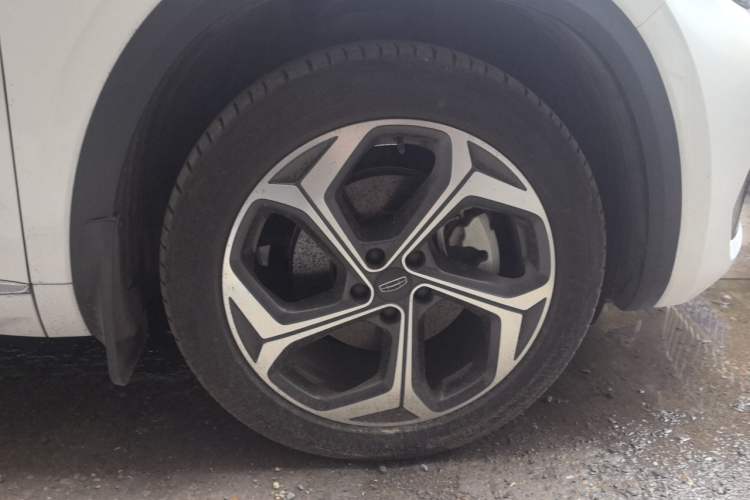 Used Geely Auto Monjaro L 2021 2.0TD DCT EVO Two-Wheel Drive Prestige Version Right Front Wheel Hub