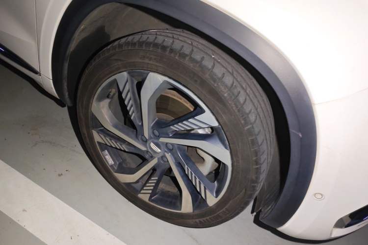 Used Geely Auto Monjaro L 2021 2.0TD High-Power Automatic All-Wheel-Drive Flagship Version Right Front Wheel Hub