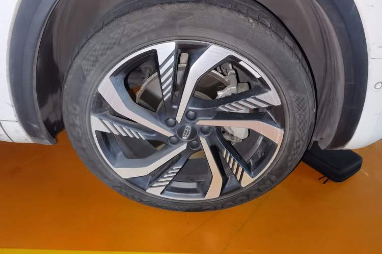Used Geely Auto Monjaro L 2021 2.0TD DCT EVO Two-Wheel Drive Smart Luxury Version Right Front Wheel Hub