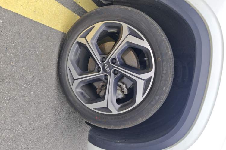 Used Geely Auto Monjaro L 2021 2.0TD DCT EVO Two-Wheel Drive Prestige Version Right Front Wheel Hub
