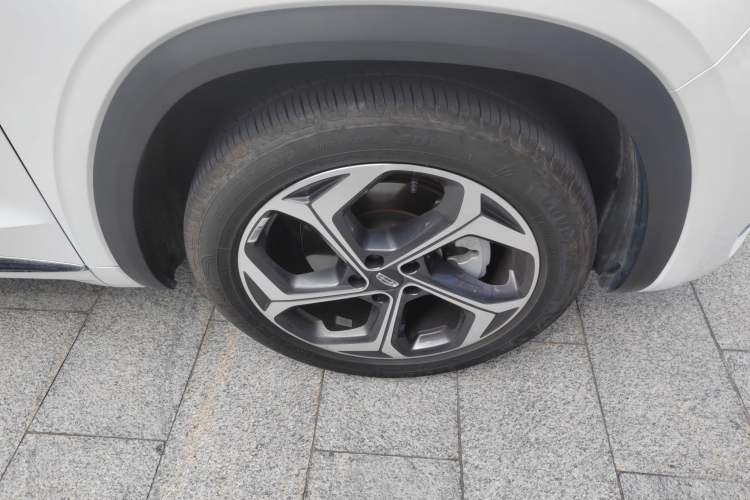 Used Geely Auto Monjaro L 2021 2.0TD DCT EVO Two-Wheel Drive Prestige Version Right Front Wheel Hub