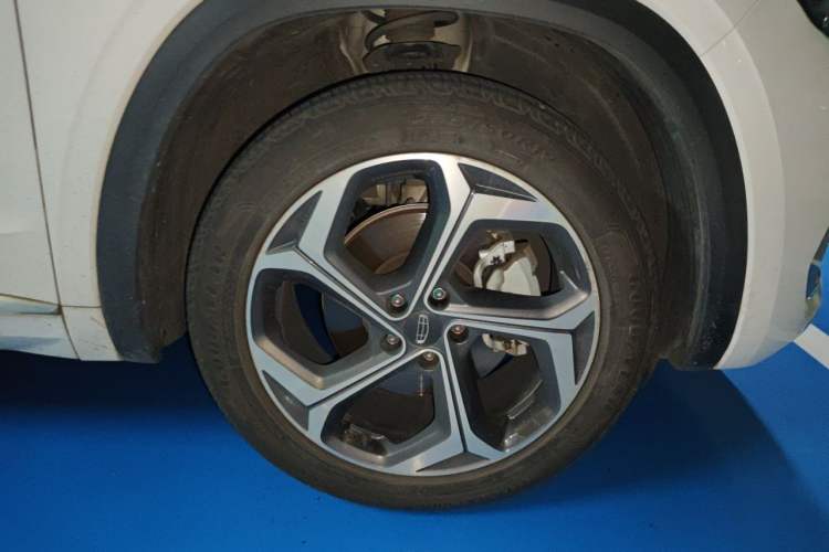 Used Geely Auto Monjaro L 2021 2.0TD DCT EVO Two-Wheel Drive Prestige Version Right Front Wheel Hub