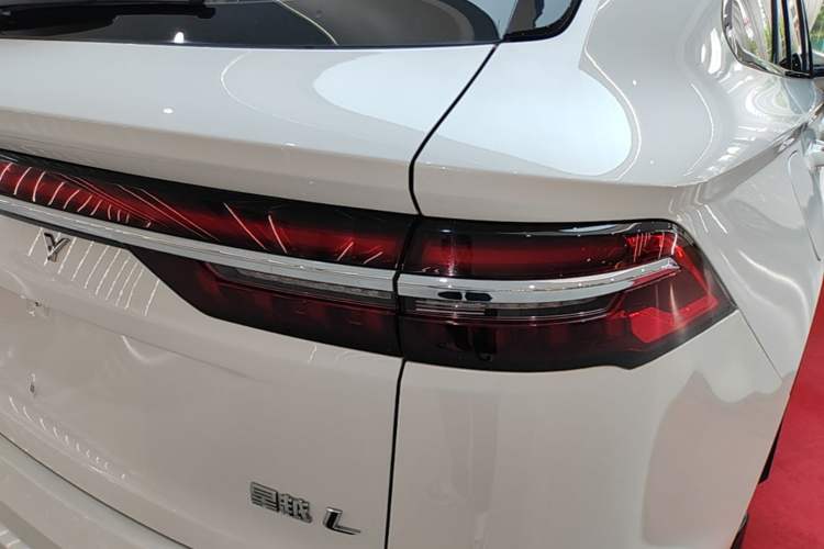 Used Geely Auto Monjaro L 2021 2.0TD DCT EVO Two-Wheel Drive Prestige Version Right Rear Taillight