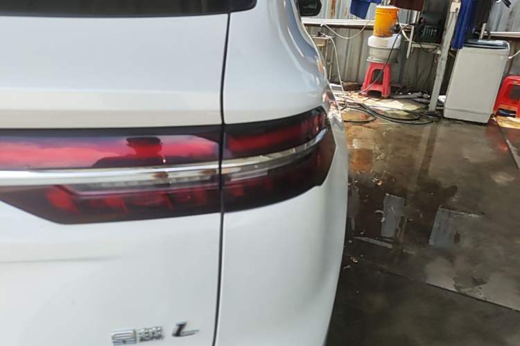 Used Geely Auto Monjaro L 2021 2.0TD DCT EVO Two-Wheel-Drive Flagship Version Right Rear Taillight