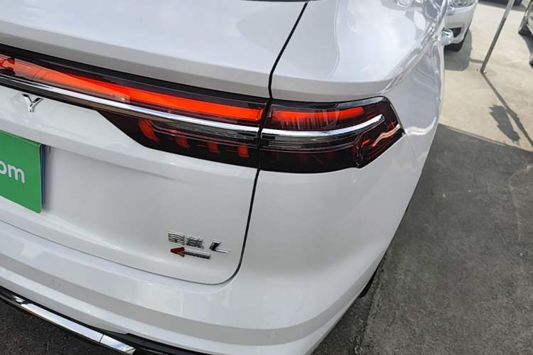 Used Geely Auto Monjaro L 2021 2.0TD High-Power Automatic All-Wheel-Drive Flagship Version Right Rear Taillight
