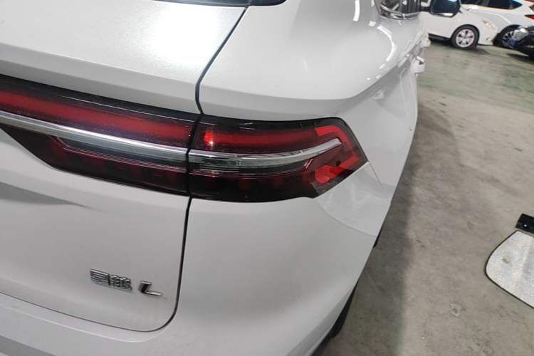 Used Geely Auto Monjaro L 2021 2.0TD DCT EVO Two-Wheel Drive Smart Luxury Version Right Rear Taillight