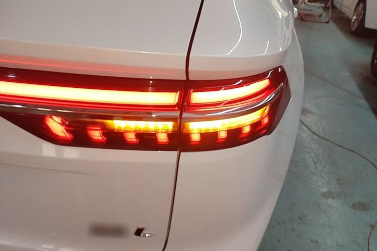 Used Geely Auto Monjaro L 2021 2.0TD DCT EVO Two-Wheel Drive Prestige Version Right Rear Taillight