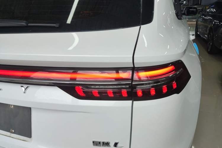 Used Geely Auto Monjaro L 2021 2.0TD DCT EVO Two-Wheel Drive Prestige Version Right Rear Taillight