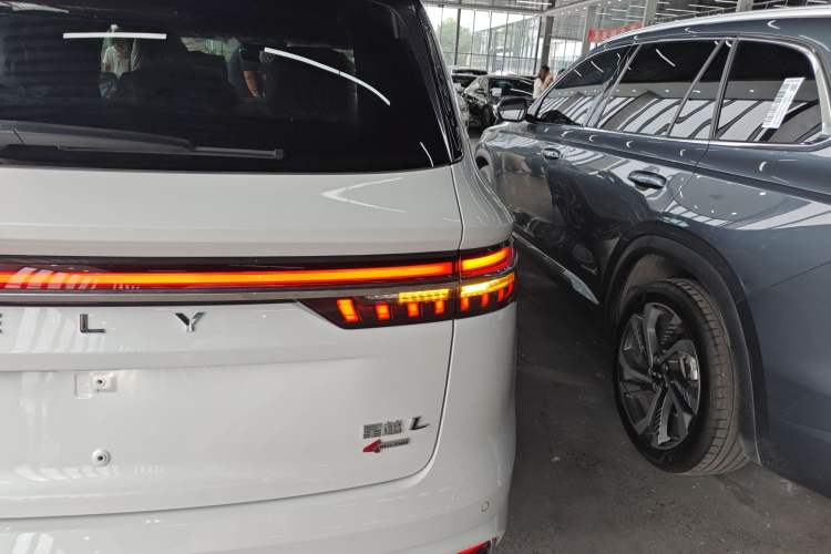 Used Geely Auto Monjaro L 2021 2.0TD High-Power Automatic All-Wheel-Drive Flagship Version Right Rear Taillight