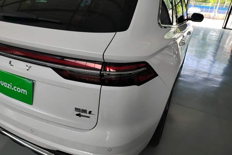 Used Geely Auto Monjaro L 2021 2.0TD High-Power Automatic All-Wheel Drive Luxury Version Right Rear Taillight