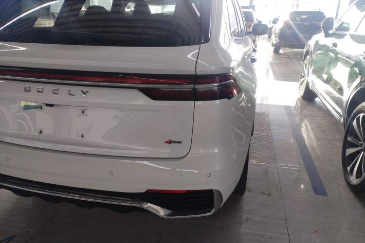 Used Geely Auto Monjaro L 2021 2.0TD High-Power Automatic All-Wheel Drive Luxury Version Right Rear Taillight