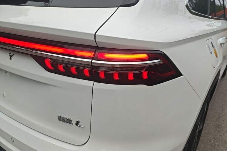 Used Geely Auto Monjaro L 2021 2.0TD DCT EVO Two-Wheel Drive Prestige Version Right Rear Taillight