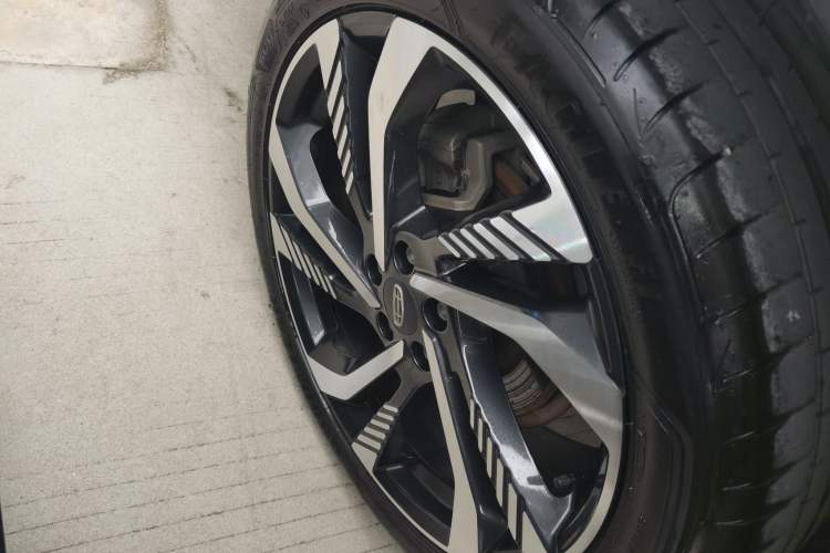 Used Geely Auto Monjaro L 2021 2.0TD DCT EVO Two-Wheel Drive Smart Luxury Version Right Rear Wheel Hub