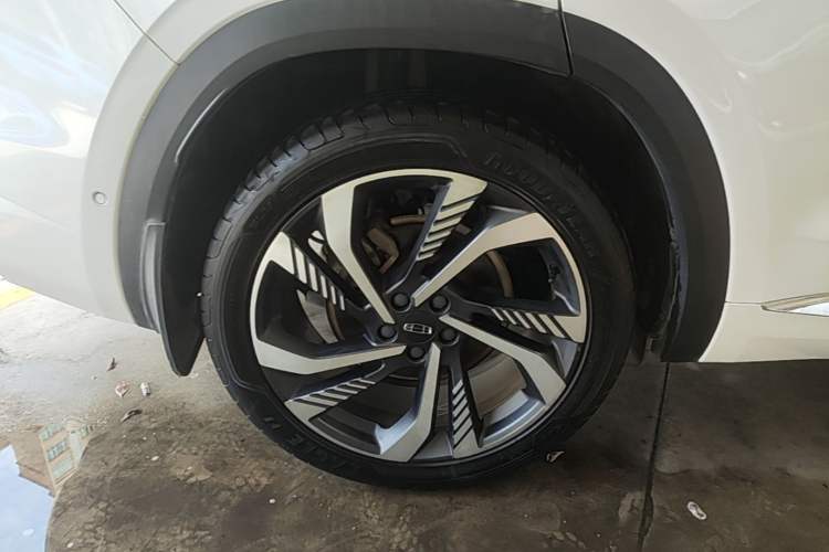 Used Geely Auto Monjaro L 2021 2.0TD DCT EVO Two-Wheel-Drive Flagship Version Right Rear Wheel Hub
