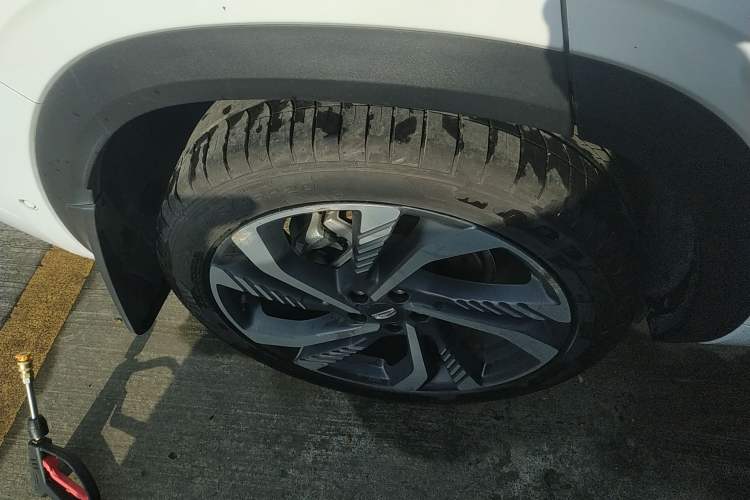 Used Geely Auto Monjaro L 2021 2.0TD High-Power Automatic All-Wheel-Drive Flagship Version Right Rear Wheel Hub