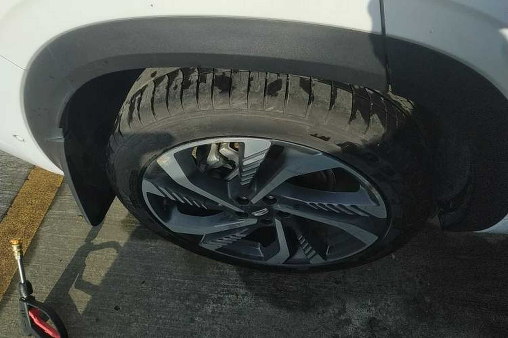 Used Geely Auto Monjaro L 2021 2.0TD High-Power Automatic All-Wheel-Drive Flagship Version Right Rear Wheel Hub