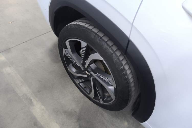 Used Geely Auto Monjaro L 2021 2.0TD DCT EVO Two-Wheel Drive Smart Luxury Version Right Rear Wheel Hub