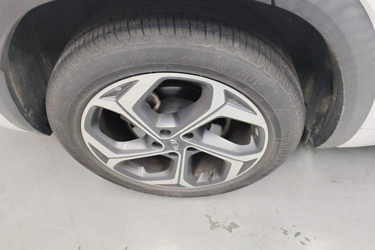 Used Geely Auto Monjaro L 2021 2.0TD DCT EVO Two-Wheel Drive Prestige Version Right Rear Wheel Hub