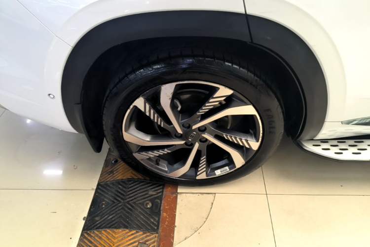 Used Geely Auto Monjaro L 2021 2.0TD DCT EVO Two-Wheel Drive Smart Luxury Version Right Rear Wheel Hub