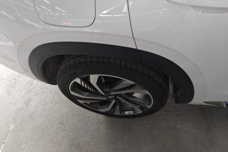 Used Geely Auto Monjaro L 2021 2.0TD High-Power Automatic All-Wheel-Drive Flagship Version Right Rear Wheel Hub