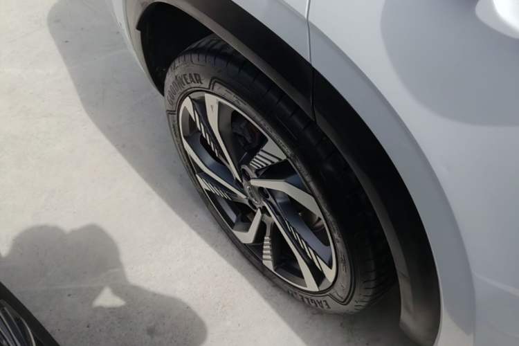 Used Geely Auto Monjaro L 2021 2.0TD DCT EVO Two-Wheel Drive Smart Luxury Version Right Rear Wheel Hub