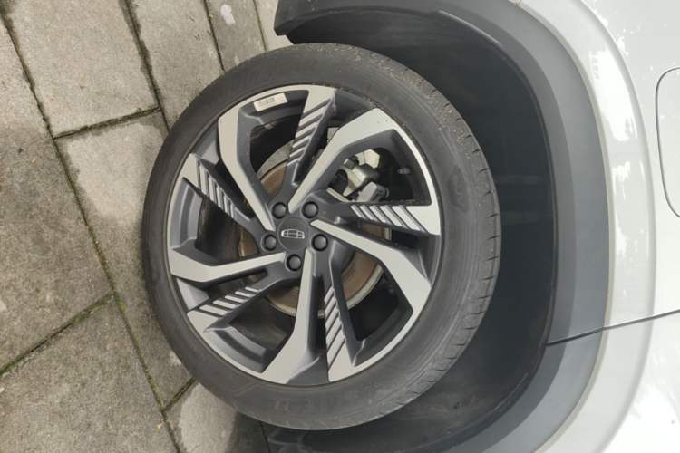 Used Geely Auto Monjaro L 2021 2.0TD DCT EVO Two-Wheel Drive Smart Luxury Version Right Rear Wheel Hub