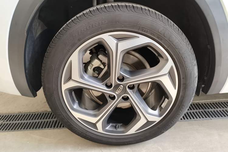 Used Geely Auto Monjaro L 2021 2.0TD DCT EVO Two-Wheel Drive Prestige Version Right Rear Wheel Hub