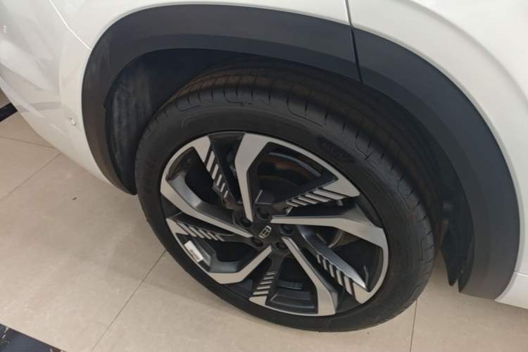 Used Geely Auto Monjaro L 2021 2.0TD DCT EVO Two-Wheel Drive Smart Luxury Version Right Rear Wheel Hub