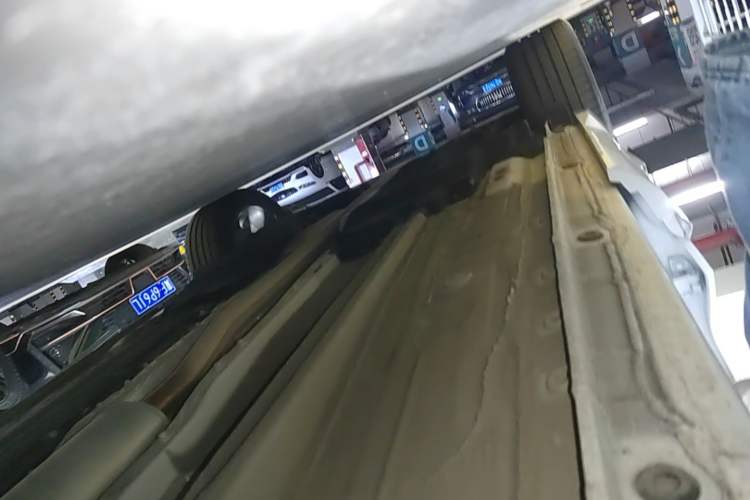 Used Geely Auto Monjaro L 2021 2.0TD DCT EVO Two-Wheel Drive Smart Luxury Version Right Side Sill