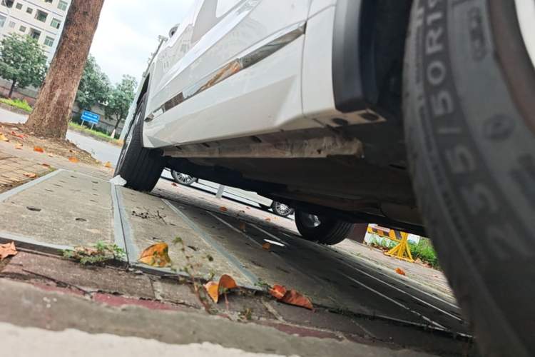 Used Geely Auto Monjaro L 2021 2.0TD DCT EVO Two-Wheel Drive Prestige Version Right Side Sill