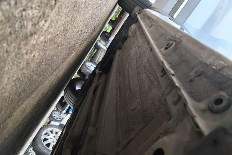 Used Geely Auto Monjaro L 2021 2.0TD High-Power Automatic All-Wheel Drive Luxury Version Right Side Sill
