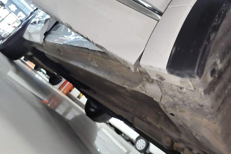 Used Geely Auto Monjaro L 2021 2.0TD DCT EVO Two-Wheel Drive Prestige Version Right Side Sill