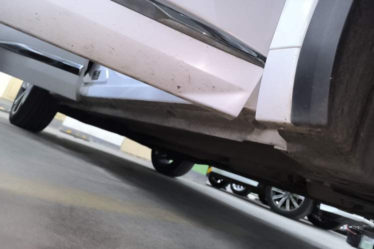 Used Geely Auto Monjaro L 2021 2.0TD DCT EVO Two-Wheel Drive Smart Luxury Version Right Side Sill