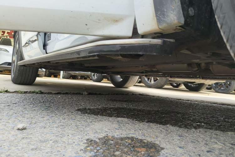 Used Geely Auto Monjaro L 2021 2.0TD DCT EVO Two-Wheel Drive Prestige Version Right Side Sill