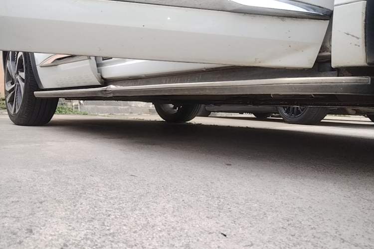 Used Geely Auto Monjaro L 2021 2.0TD DCT EVO Two-Wheel Drive Smart Luxury Version Right Side Sill