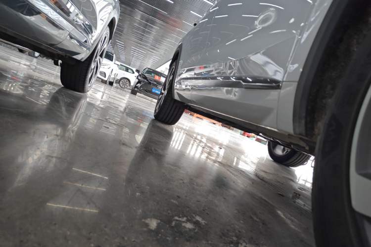 Used Geely Auto Monjaro L 2021 2.0TD High-Power Automatic All-Wheel-Drive Flagship Version Right Side Sill