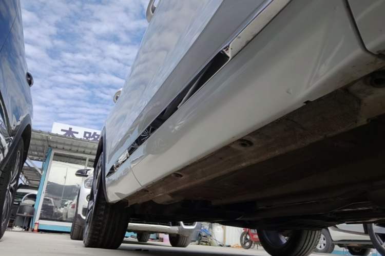 Used Geely Auto Monjaro L 2021 2.0TD DCT EVO Two-Wheel Drive Smart Luxury Version Right Side Sill