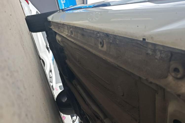 Used Geely Auto Monjaro L 2021 2.0TD DCT EVO Two-Wheel Drive Prestige Version Right Side Sill
