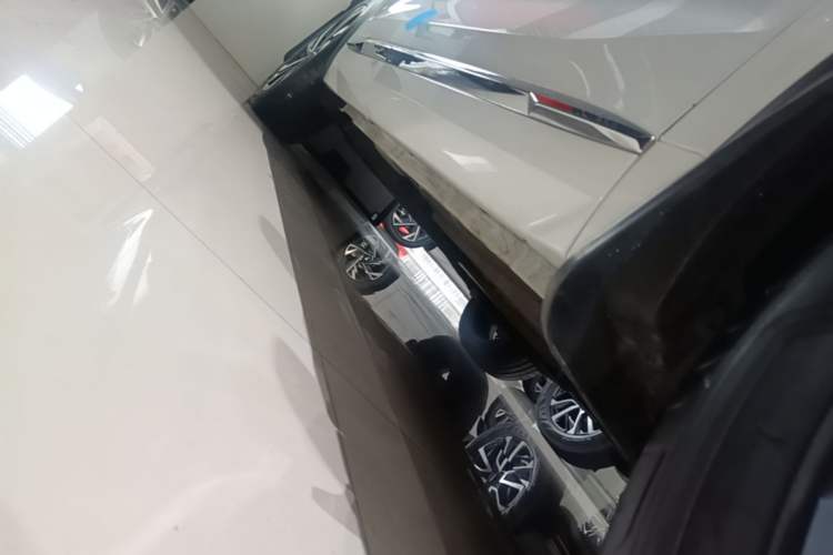 Used Geely Auto Monjaro L 2021 2.0TD DCT EVO Two-Wheel Drive Smart Luxury Version Right Side Sill