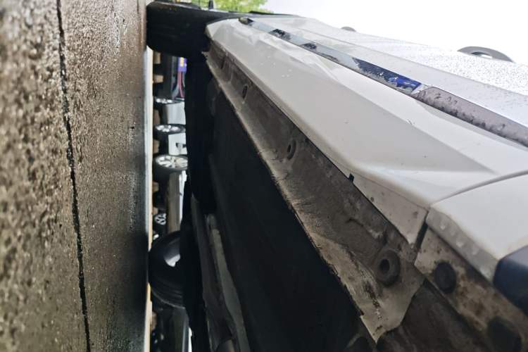 Used Geely Auto Monjaro L 2021 2.0TD DCT EVO Two-Wheel Drive Smart Luxury Version Right Side Sill