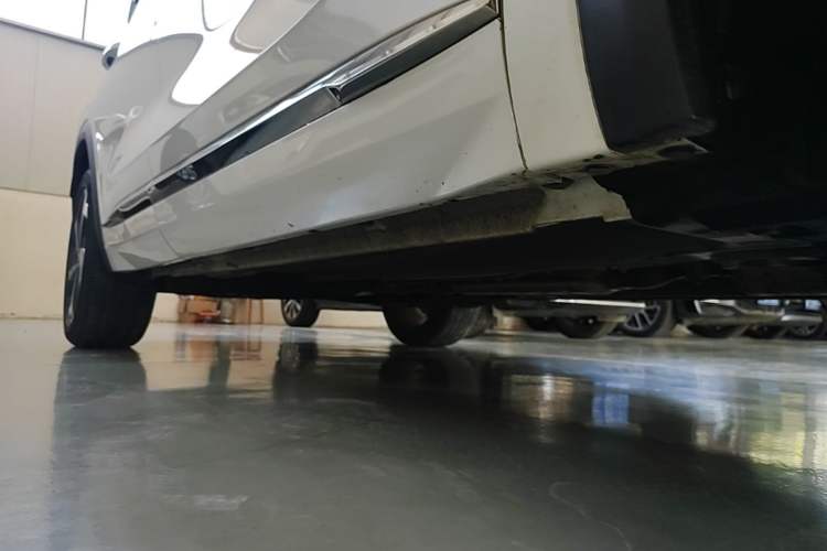 Used Geely Auto Monjaro L 2021 2.0TD High-Power Automatic All-Wheel Drive Luxury Version Right Side Sill
